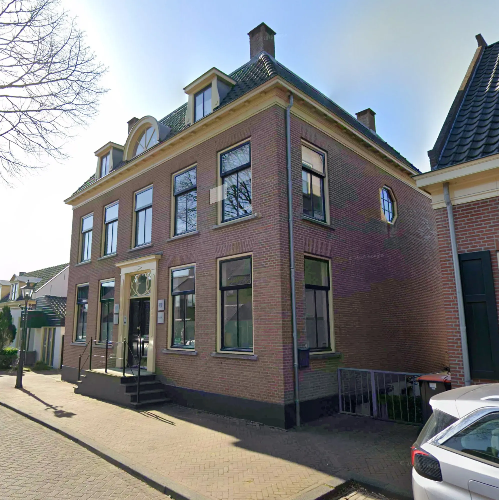 Het kantoorpand van Van Houdt & Partners aan de Dorpsdijk in Rhoon